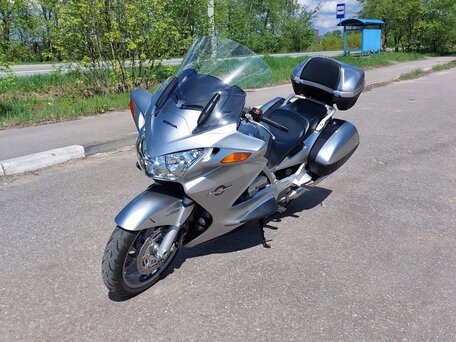 2004 Honda ST 1300, серебристый, 600000 рублей, вид 2