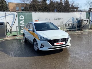 2020 Hyundai Solaris II Рестайлинг, белый, 900000 рублей, вид 2