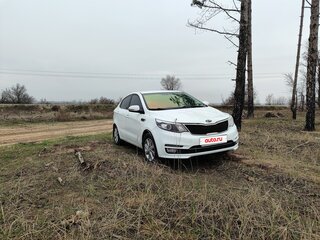 2015 Kia Rio III Рестайлинг, белый, 850000 рублей, вид 5