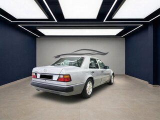 1992 Mercedes-Benz W124 500 E, серебристый, 12600000 рублей, вид 3