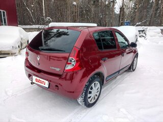 2011 Renault Sandero I, красный, 525000 рублей, вид 4
