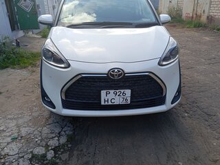 2021 Toyota Sienta II Рестайлинг, белый, 1750000 рублей, вид 3