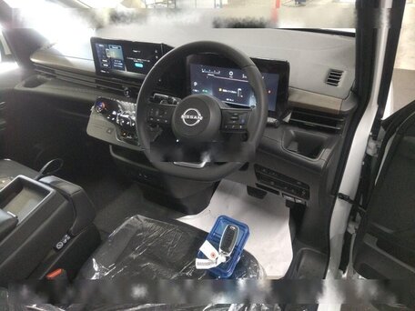 2026 Nissan Serena VI (C28) Рестайлинг, белый, 3312555 рублей, вид 5
