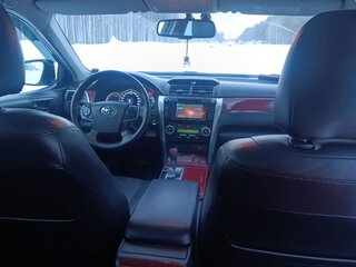 2012 Toyota Camry VII (XV50), серебристый, 1499999 рублей, вид 2