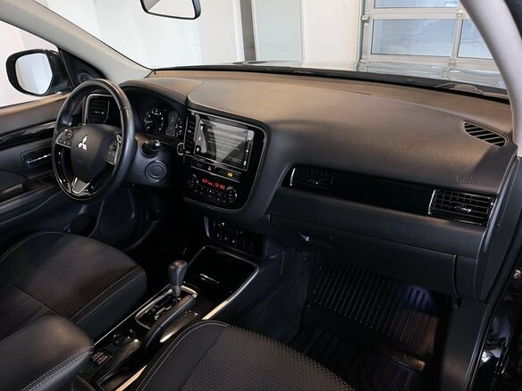 2018 Mitsubishi Outlander III Рестайлинг 3, чёрный, 1890000 рублей - вид 11