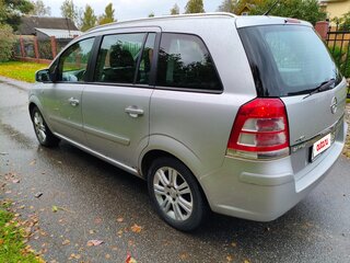 2012 Opel Zafira B Рестайлинг, серебристый, 730000 рублей, вид 2