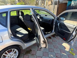 2008 Chevrolet Aveo I Рестайлинг, серебристый, 350000 рублей, вид 3