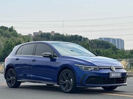 2023 Volkswagen Golf VIII, синий, 1763000 рублей, вид 3