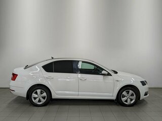 2019 Skoda Octavia III (A7) Рестайлинг, белый, 1790000 рублей, вид 4