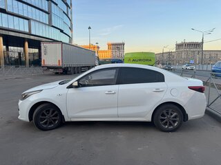 2018 Kia Rio IV, белый, 800000 рублей, вид 3