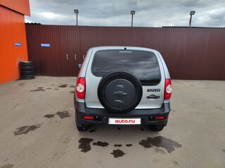 2014 Chevrolet Niva I Рестайлинг, серебристый, 650000 рублей, вид 5