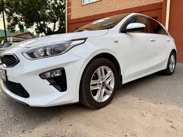 2018 Kia Ceed III, белый - вид 3