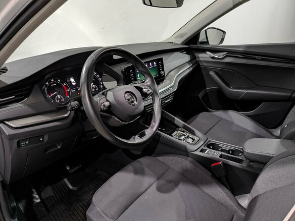 2021 Skoda Octavia IV (A8), белый, 2060000 рублей - вид 14