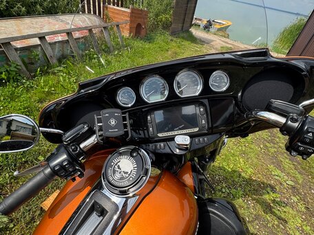 2014 Harley-Davidson Electra Glide, коричневый, 1000000 рублей, вид 3