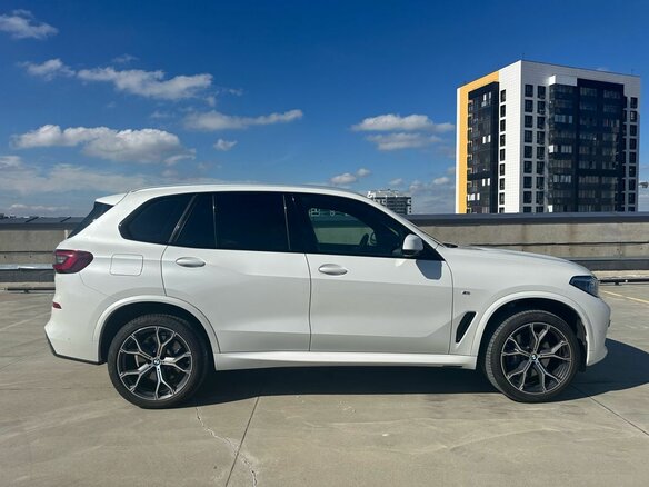 2021 BMW X5 40i IV (G05/G18), белый, 8590000 рублей - вид 7