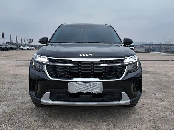 2023 Kia Seltos I Рестайлинг, чёрный, 1950000 рублей - вид 1