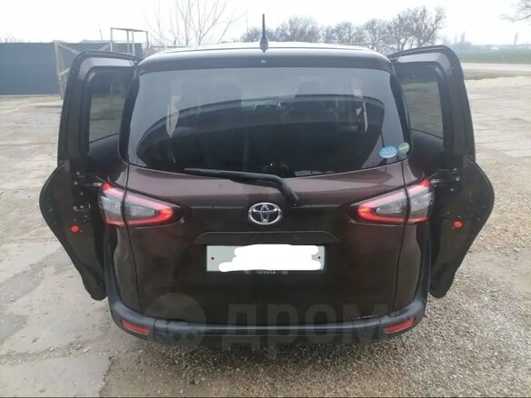 2017 Toyota Sienta II, коричневый, 1670000 рублей - вид 3
