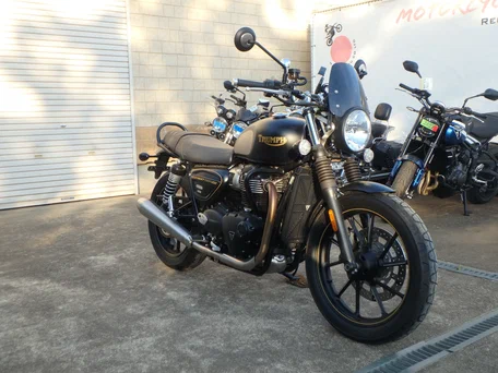 2022 Triumph Street Twin, чёрный, 850000 рублей, вид 1