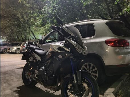 2015 Yamaha MT-09 Tracer (FJ-09), серебристый, 640000 рублей, вид 1