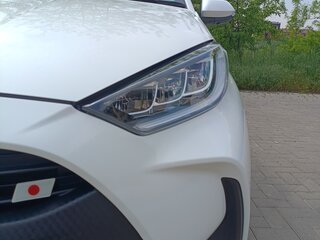 2020 Toyota Yaris IV, белый, 1460000 рублей, вид 3