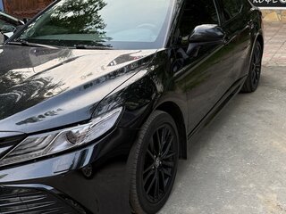 2021 Toyota Camry VIII (XV70) Рестайлинг, чёрный, 3100000 рублей, вид 5