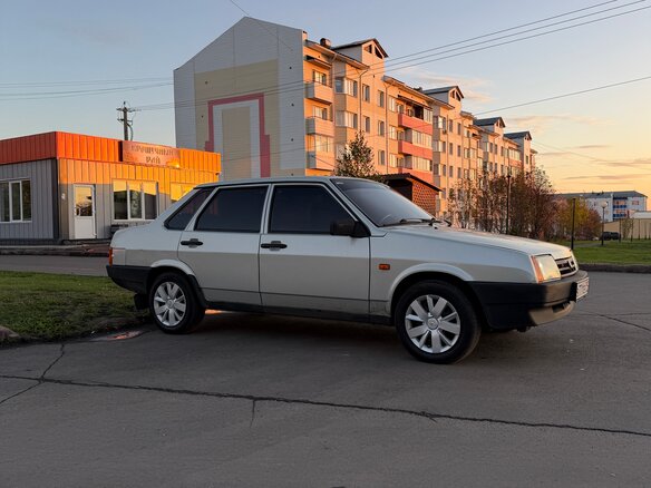 2004 Lada (ВАЗ) 21099, белый, 300000 рублей - вид 2
