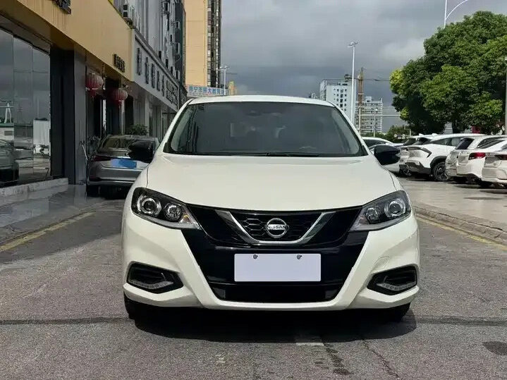 Открыть фотографии: Nissan Tiida II (China Market)