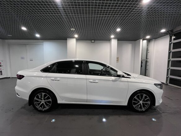 2024 Geely Emgrand II, белый, 1780000 рублей - вид 1