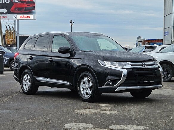 2017 Mitsubishi Outlander III Рестайлинг 2, чёрный, 1825000 рублей - вид 2