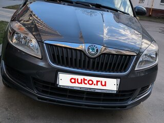 2011 Skoda Fabia II Рестайлинг, серый, 900000 рублей, вид 2