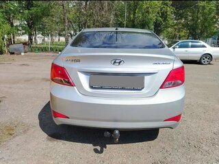 2015 Hyundai Solaris I Рестайлинг, серебристый, 518000 рублей, вид 4