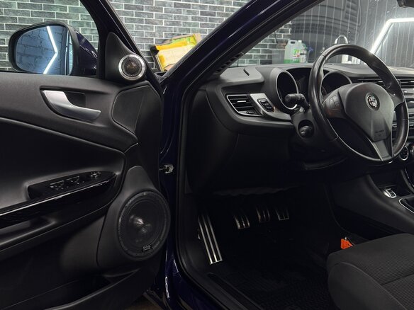 2011 Alfa Romeo Giulietta III, синий, 1300000 рублей - вид 4