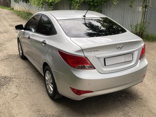 2016 Hyundai Solaris I Рестайлинг, серебристый, 1000000 рублей, вид 4