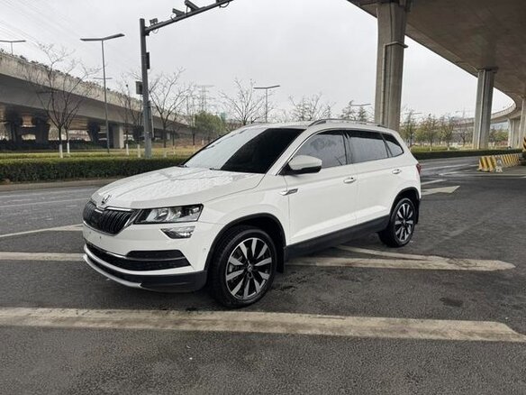 2022 Skoda Karoq DSG7 I, белый - вид 2