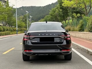 2021 Skoda Superb III Рестайлинг, чёрный, 1940000 рублей, вид 5