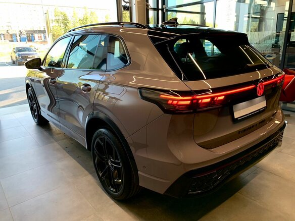 2026 Volkswagen Tiguan L Pro III (China Market), фиолетовый, 5190000 рублей - вид 5