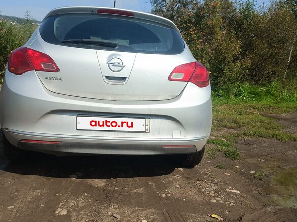 2013 Opel Astra J Рестайлинг, серебристый, 680000 рублей - вид 2