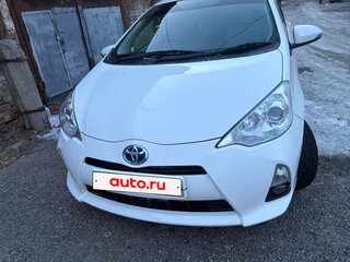 2013 Toyota Aqua I, белый, 760000 рублей, вид 1