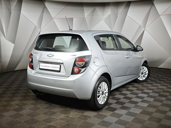 2014 Chevrolet Aveo II, серебристый - вид 1