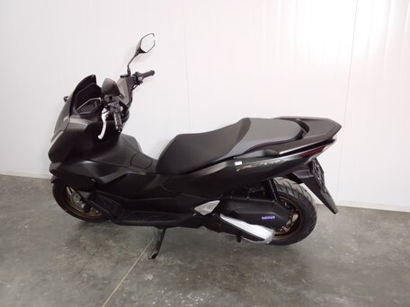 2025 Honda PCX 160, чёрный, 399000 рублей, вид 3