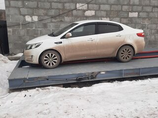 2014 Kia Rio 6-speed III, белый, 950000 рублей, вид 5