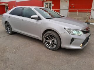 2015 Toyota Camry VII (XV50) Рестайлинг, серебристый, 1350000 рублей, вид 4