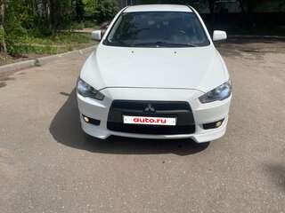 2011 Mitsubishi Lancer X Рестайлинг, белый, 700000 рублей, вид 2