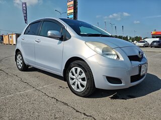 2010 Toyota Vitz II (XP90), серый, 699999 рублей, вид 3
