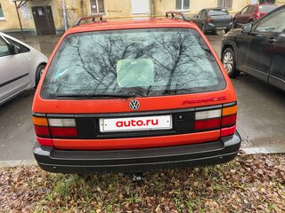 1990 Volkswagen Passat B3, красный, 300000 рублей, вид 5