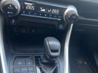2022 Toyota RAV4 V (XA50), белый, 3300000 рублей, вид 3
