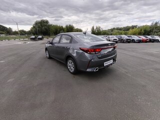 2021 Kia Rio IV Рестайлинг, серый, 1550000 рублей, вид 5