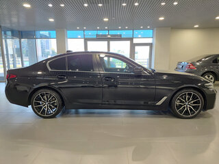 2021 BMW 5 серии 520d xDrive VII (G30/G31/G38) Рестайлинг, чёрный, 3820000 рублей, вид 4