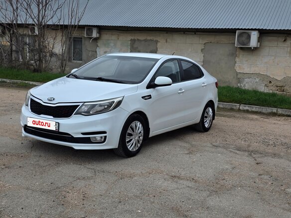 2017 Kia Rio III Рестайлинг, белый - вид 17