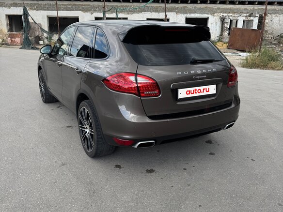 2013 Porsche Cayenne II (958), коричневый, 2550000 рублей - вид 2
